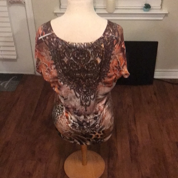 Really cute women’s pullover shirt, multi colored! - Picture 3 of 5